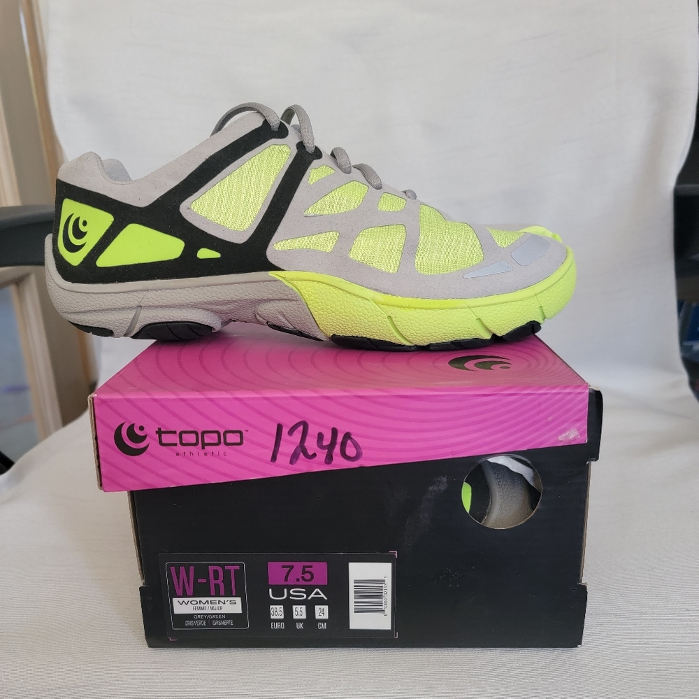 Topo athletic split toe shoe